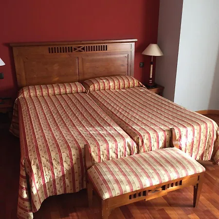 Отель Angeles 2*